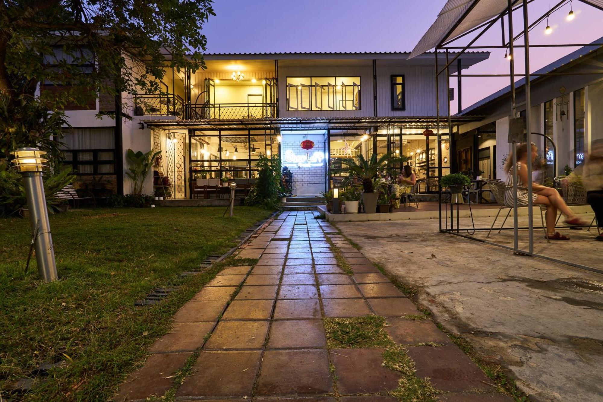 Sherloft Home & Hostel Chiang Mai Luaran gambar