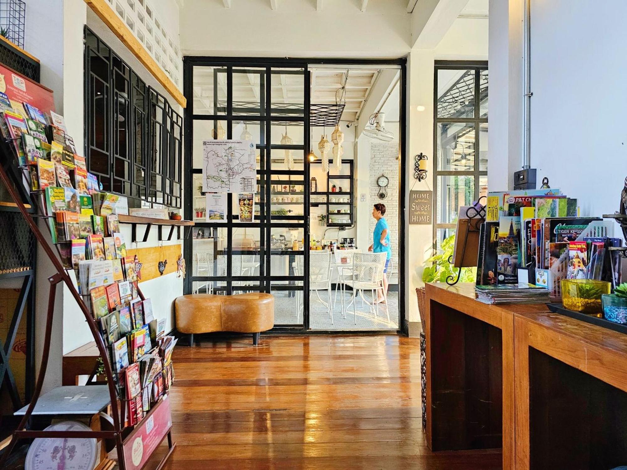 Sherloft Home & Hostel Chiang Mai Luaran gambar